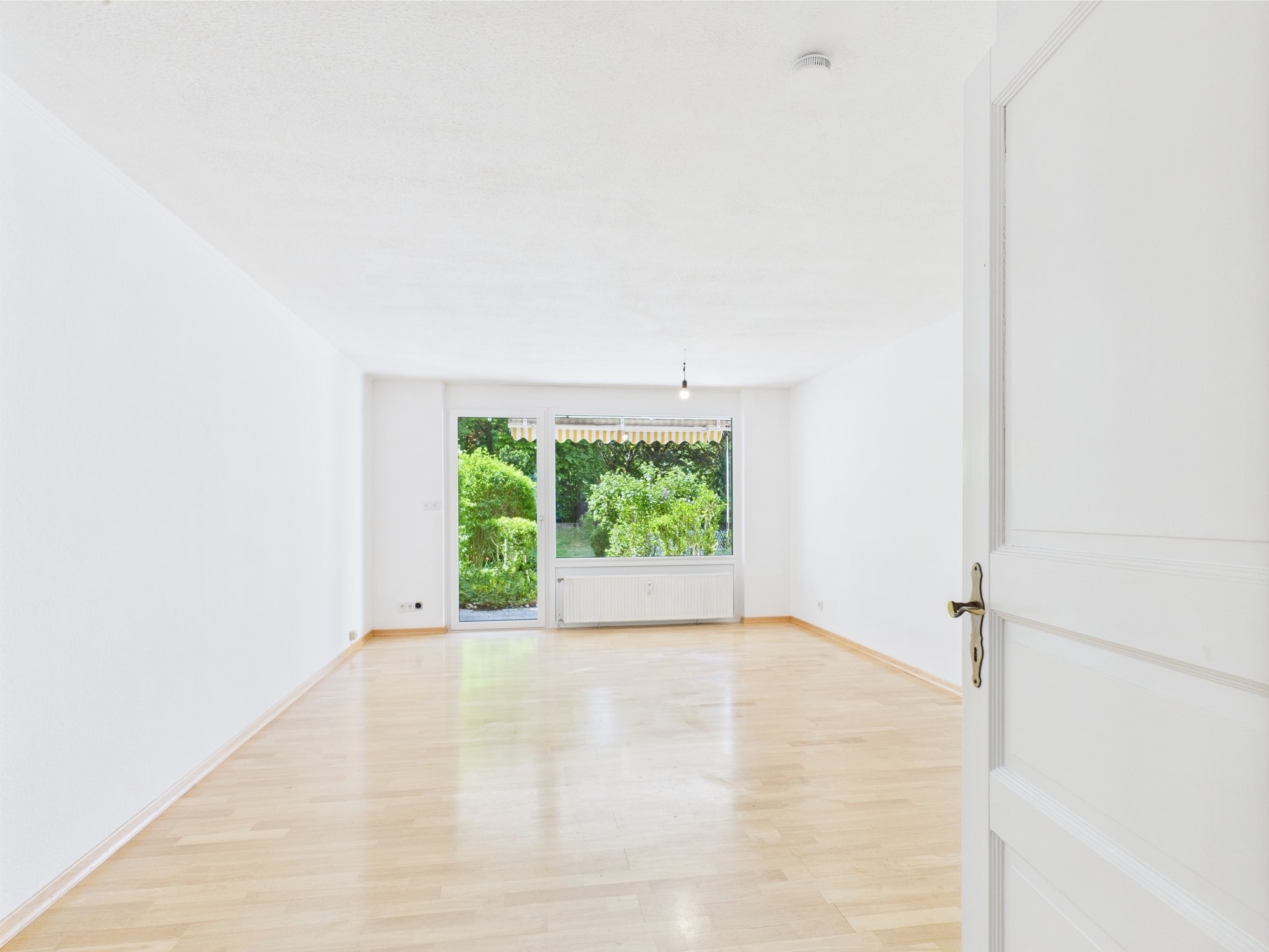 Grüne Rückzugsoase in der Stadt – 2-Zimmer-Wohnung mit großem Garten, 80992 München, Erdgeschosswohnung