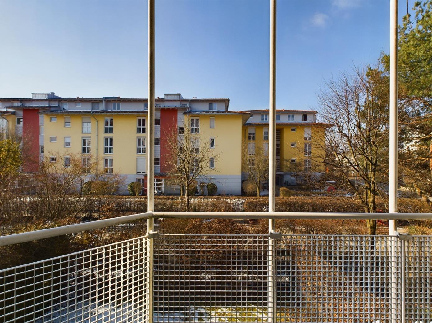 Renovierte 3-Zimmer-Wohnung mit Süd-West-Balkon in begehrter Lage, 85551 Kirchheim, Etagenwohnung