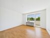 Renovierte 1-Zimmer-Wohnung mit Blick ins Grüne - Wohnbereich
