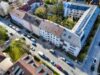 KfW-Förderfähig! Stilvolles Wohnen mit Südbalkon - Luftansicht Straßenseite
