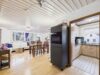 Wohnen im Grünen – 122 m² Wohn-/Nutzfläche inkl. separater Wohneinheit - Wohnzimmer mit Küche