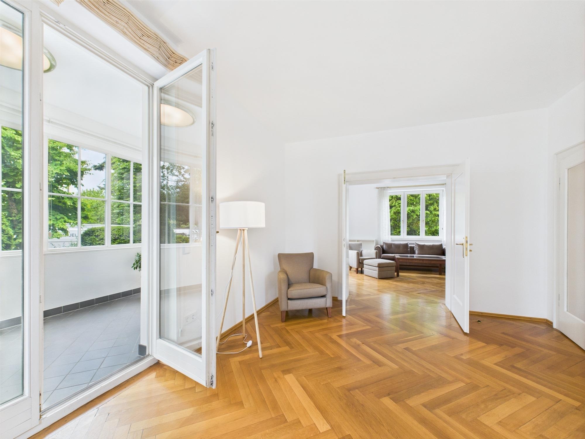 Altbaucharme trifft Gartenidylle: 5-Zimmer-Wohnung am Schlosskanal, 80638 München, Erdgeschosswohnung