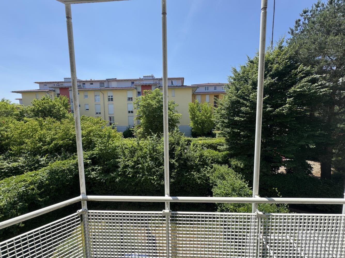 Renovierte 3-Zimmer-Wohnung mit Süd-West-Balkon in begehrter Lage, 85551 Kirchheim, Etagenwohnung