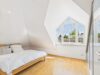 Elegante Galeriewohnung mit ruhigem Südbalkon in Waldtrudering - Ruhiges Schlafzimmer mit Einbauschrank