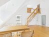 Elegante Galeriewohnung mit ruhigem Südbalkon in Waldtrudering - Wohnbereich mit Blick auf die Galerie
