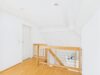 Elegante Galeriewohnung mit ruhigem Südbalkon in Waldtrudering - Galerie mit Zugang zum Nebenraum