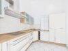 Elegante Galeriewohnung mit ruhigem Südbalkon in Waldtrudering - Zeitlose Einbauküche