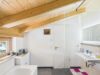 Wohnen mit Weitblick – alpine Eleganz über den Dächern von Bad Wiessee - Badezimmer Dusche & Wanne