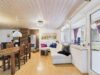 407 m² Gartenparadies – mit Einliegerwohnung & Hauptwohnung - Wohnzimmer mit Loggia