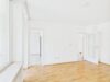 Charmante 2-Zimmer-Wohnung mit Westbalkon in Aubing - Wohnzimmer mit angrenzender Küche