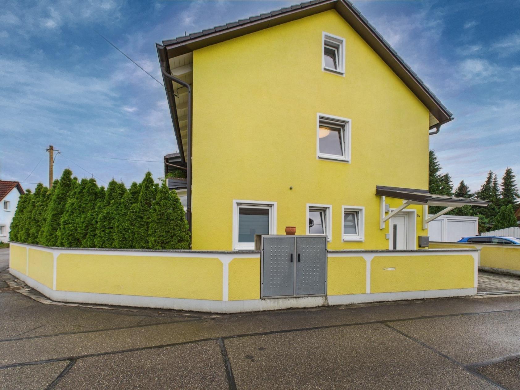 Viel Raum, kleiner Garten – das durchdachte Eckhaus für Lebensqualität und wenig Arbeit, 82291 Mammendorf, Einfamilienhaus