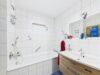 Charmante 3-Zimmer-Wohnung mit gemütlichem Westbalkon - Badezimmer mit Badewanne