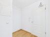 Erstbezug nach Sanierung - helle und sonnige zwei Zimmer Terrassenwohnung im Schloss Egmating - Eingangsbereich