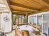 Idyllisches Zweifamilienhaus im urbanen Ottobrunn - flexibel für viele Lebenskonzepte - Überdachte Terrasse