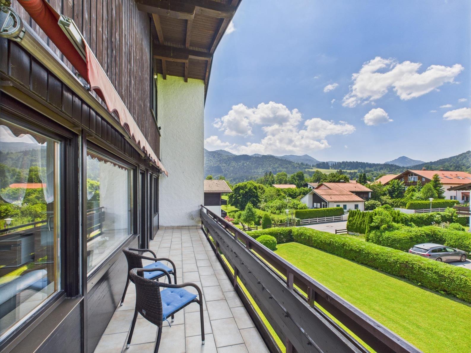 Direkt am Tegernsee – hell, ruhig, mit traumhaftem Seeblick & Bergblick – Möblierte 3-Zimmer-Wohnung, 83707 Bad Wiessee, Etagenwohnung