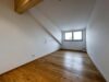 Großzügige Dachgeschosswohnung mit Bergblick - Büro