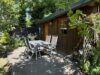 Wohnen mit Perspektive: 3-Zimmer-Wohnung, Einliegerbereich und Chance auf das gesamte Grundstück - Uriges Gartenhaus mit Bauernstube