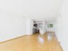 Lichtdurchflutete 3-Zimmer-Wohnung mit Süd-Loggia in Münchner Innenstadt - Wohnbereich mit Blick zur Küche