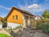 Viel Raum für Familie und Ideen – Einfamilienhaus mit Einliegerwohnung, Garten und Nebengebäude - Eleganter Hauszugang, stilvoller Auftakt zu Ihrem neuen Zuhause