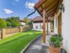 Viel Raum für Familie und Ideen – Einfamilienhaus mit Einliegerwohnung, Garten und Nebengebäude - Stilvoller Eingangsbereich, einladend und elegant zugleich