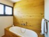 Exklusives Modulhaus – 2 Jahre voll möbliert mieten, Kaufoption inklusive - Badezimmer mit Wanne und Dusche