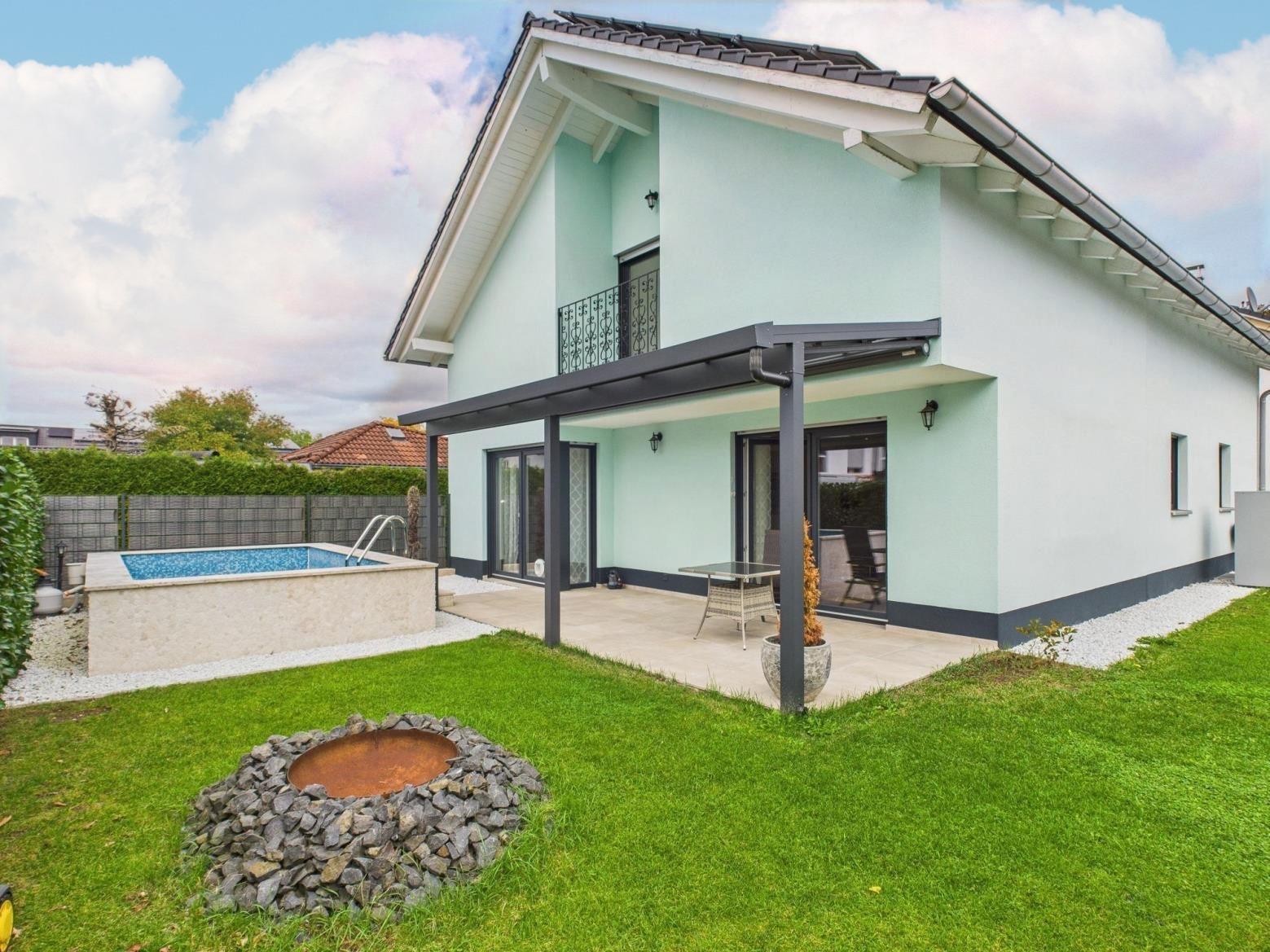 Nachhaltig & stilvoll wohnen – Familienidylle mit Pool und Garten in Brunnthal-Waldbrunn, 85649 Brunnthal, Einfamilienhaus