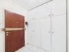Großzügige 3-Zimmer-Wohnung mit viel Potential im Nürnberger Südosten - Eingangsbereich mit Einbauschrank