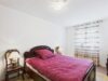 Charmante Erbpacht-Terrassenwohnung in beliebter Wohngegend - Helles Schlafzimmer mit genügend Stellfläche