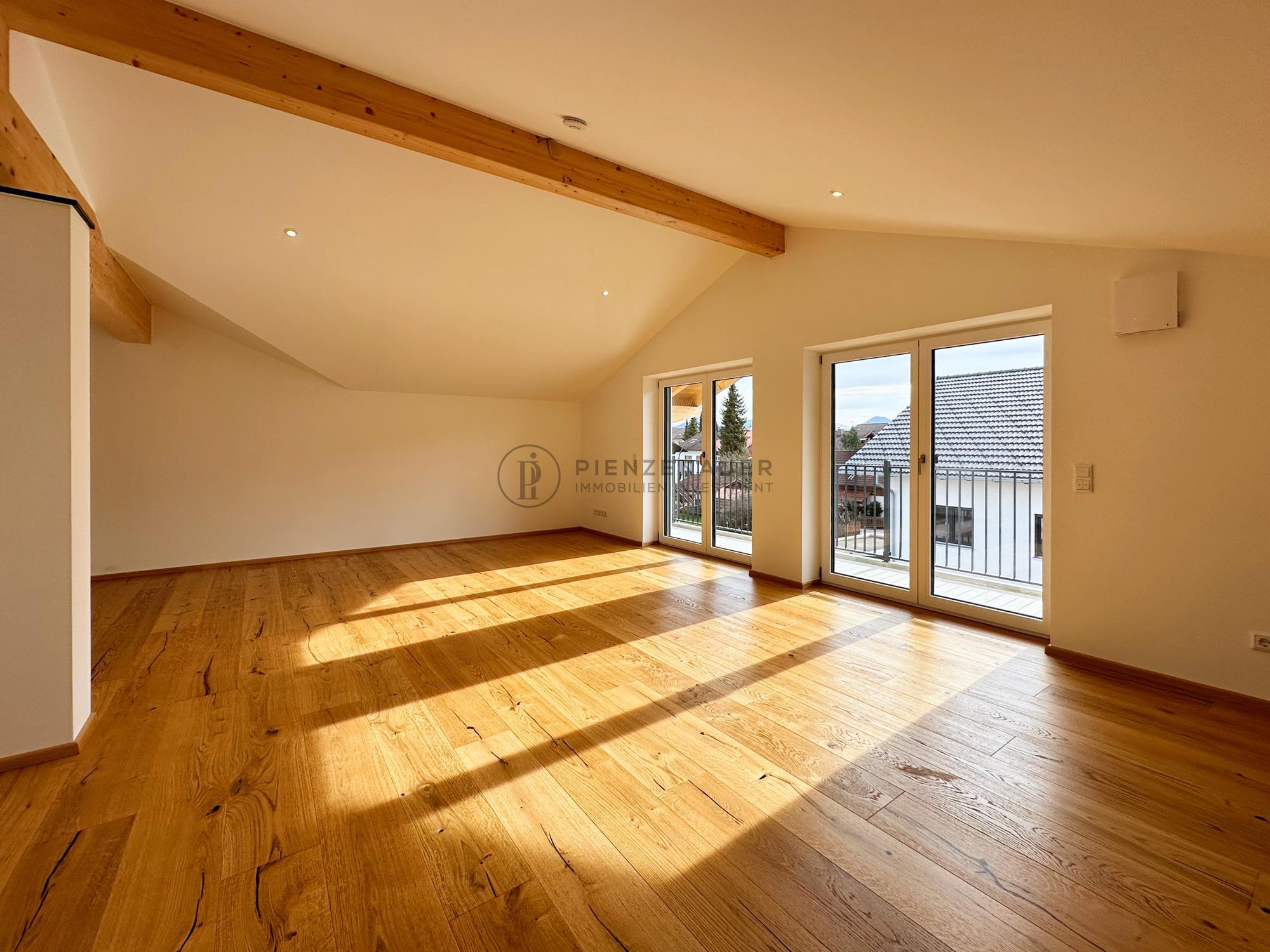 Großzügige Dachgeschosswohnung mit Bergblick, 83059 Kolbermoor, Dachgeschosswohnung