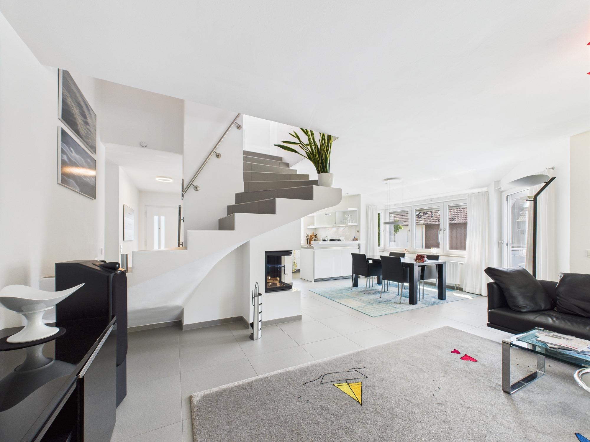 Stilvoll wohnen auf zwei Etagen – Maisonette mit Garten, Kamin, Designküche und mehr in Heimstetten, 85551 Kirchheim, Maisonettewohnung