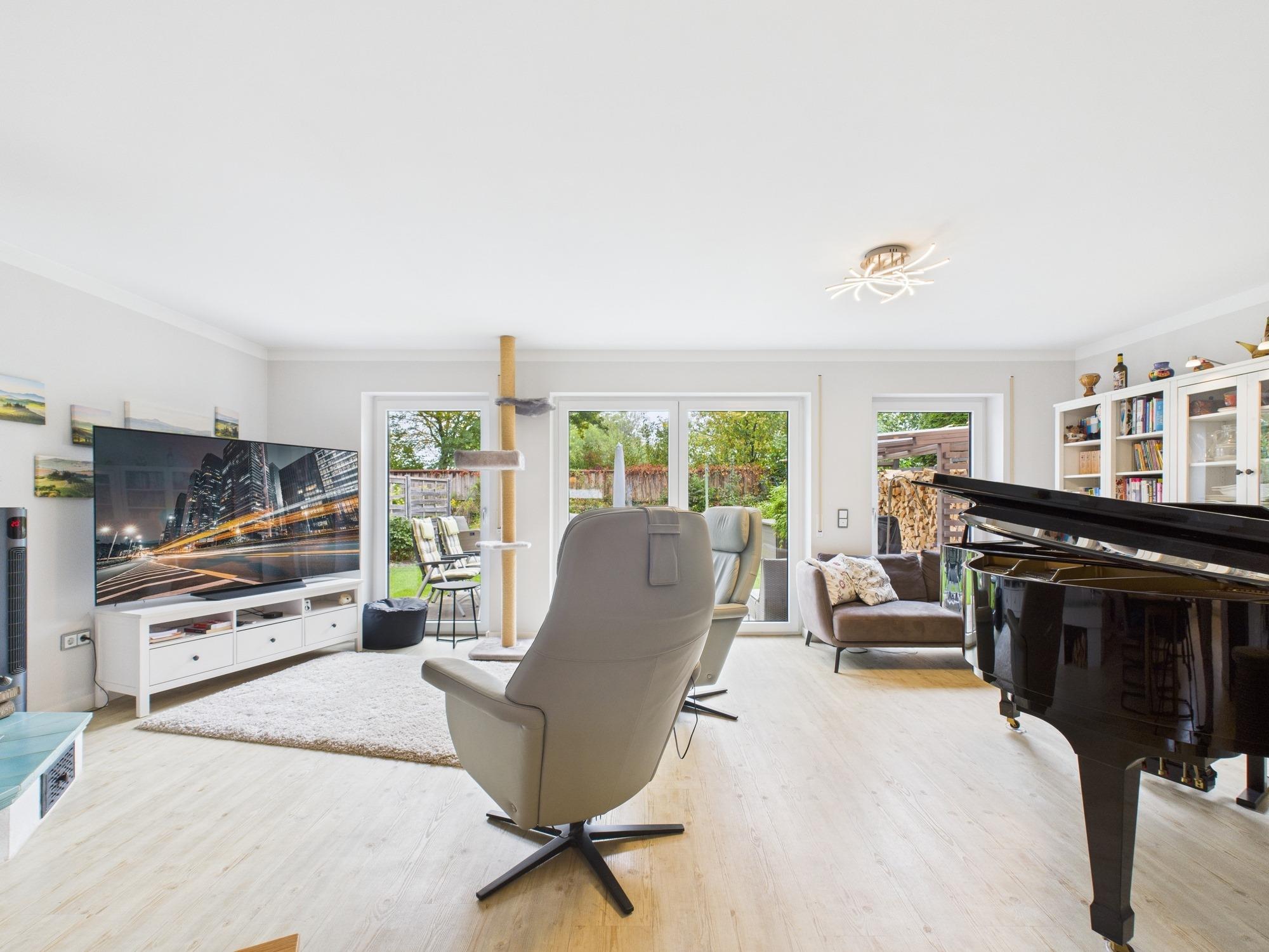 Liebevoll modernisierte Doppelhaushälfte mit Gartenidylle, 86343 Königsbrunn, Doppelhaushälfte