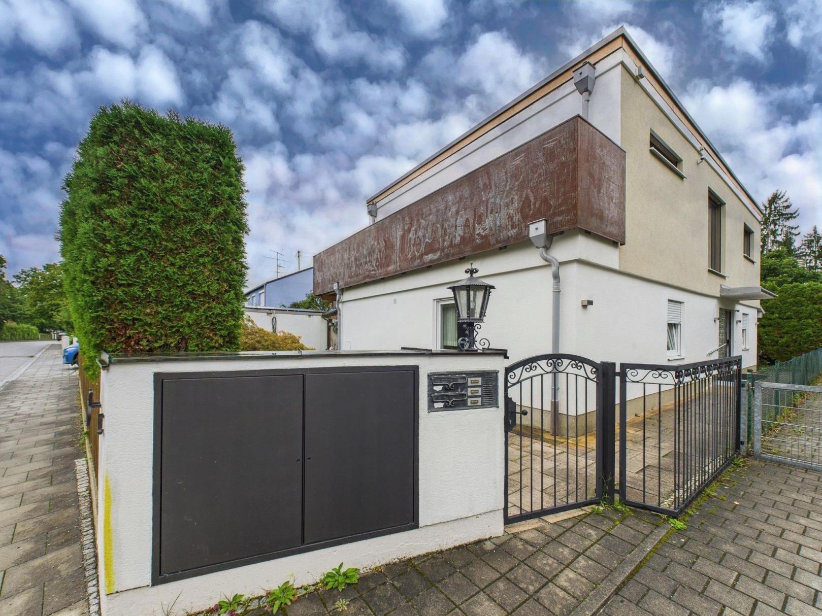 Idyllisches Zweifamilienhaus im urbanen Ottobrunn – flexibel für viele Lebenskonzepte, 85521 Ottobrunn, Zweifamilienhaus