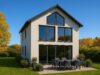 Moderner Neubau mit Weitblick – Ihr neues, autarkes Zuhause - Gartenansicht