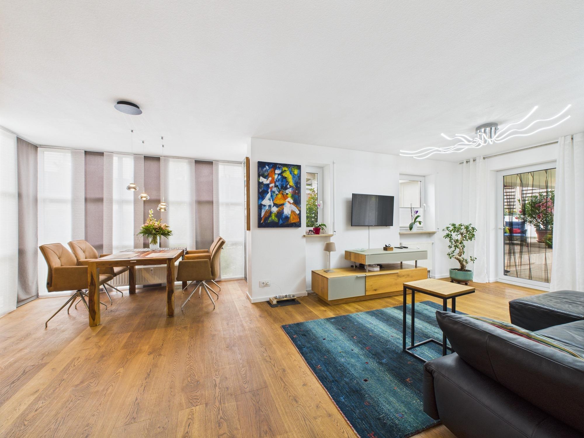 Gartenwohnung mit Charakter – rundum erneuert & hochwertig ausgestattet, 85560 Ebersberg, Wohnung