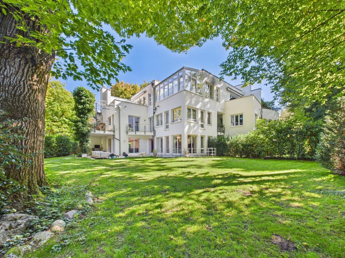 Exklusive Maisonette – Menterschwaige, Isarlage – mit 430 m² Privatgarten und Haus-Charakter, 81545 München, Maisonettewohnung