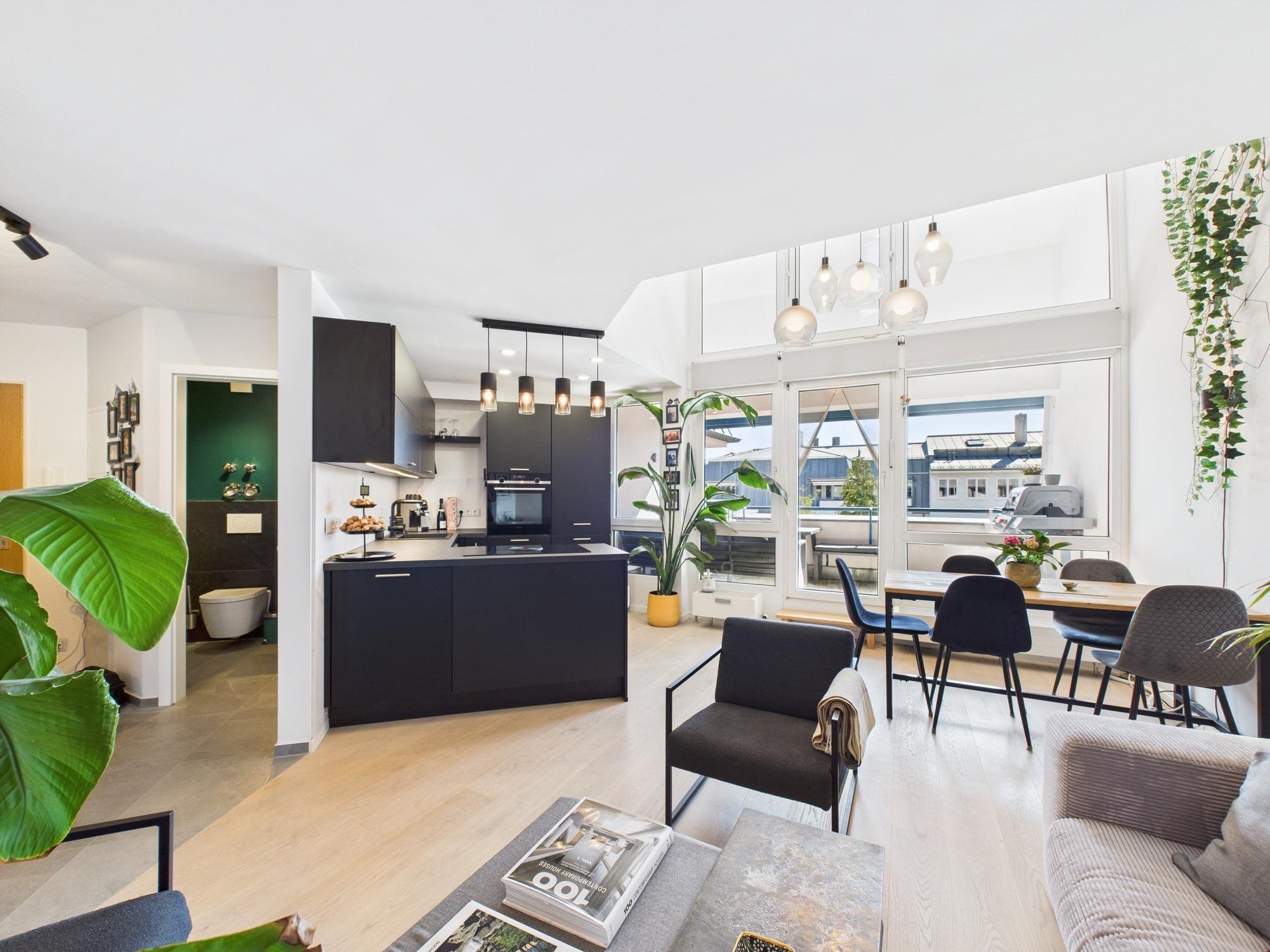 Einzigartige Maisonette auf zwei Etagen – hochwertig modernisiert, 81927 München, Maisonettewohnung