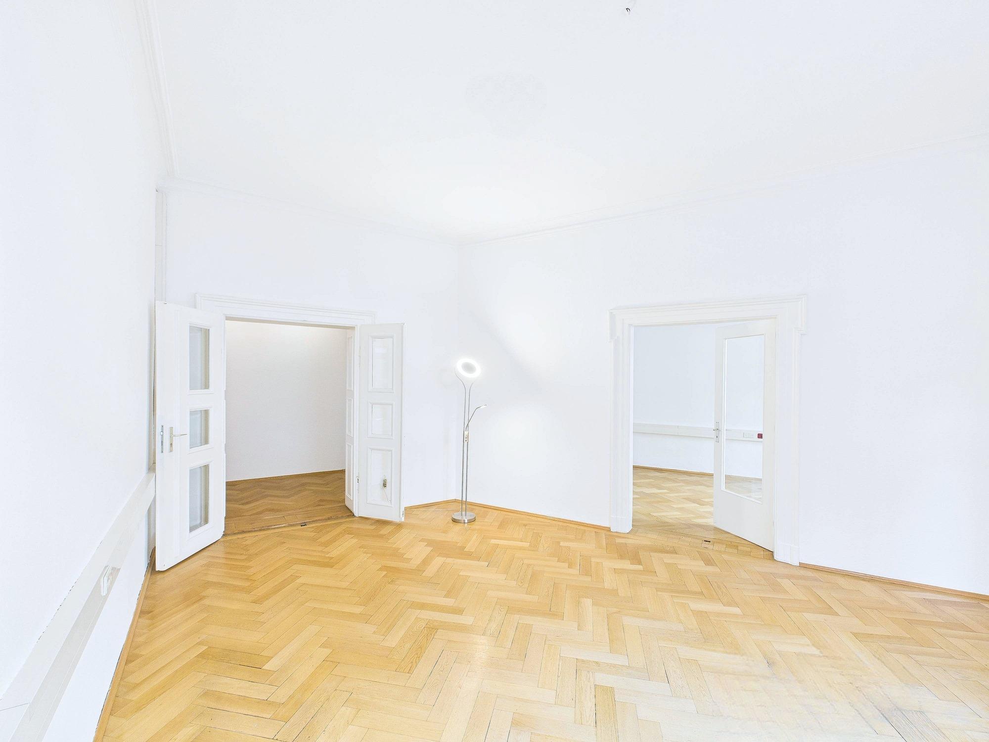 Büros oder Praxen in Münchner Bestlage – im Altbau Kunden empfangen, 80336 München, Bürohaus