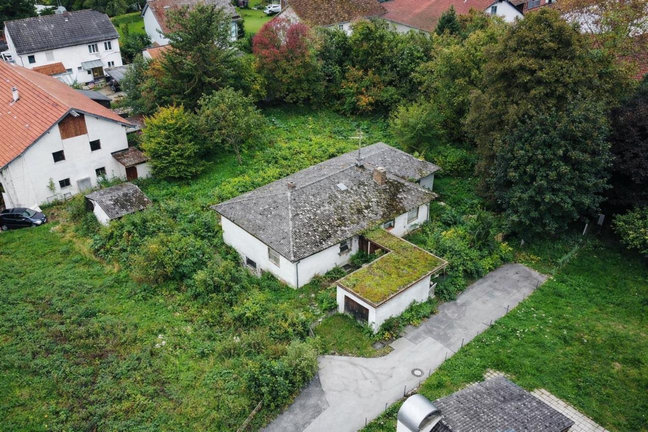 Seltenes, großzügiges Baugrundstück mit Bauvorbescheid in ruhiger Lage von Erding-Pretzen, 85435 Erding, Wohngrundstück