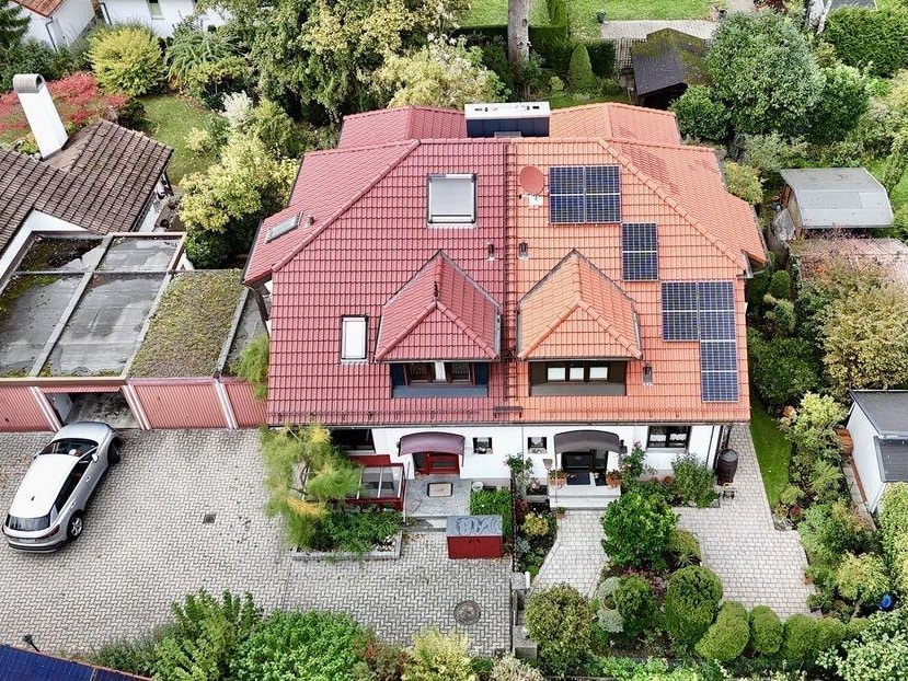 Charmante Doppelhaushälfte, Platz für die ganze Familie, in Toplage von Gröbenzell! (ELW möglich), 82194 Gröbenzell, Doppelhaushälfte