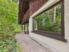 Großzügiges Anwesen mit Privatwald – Einfamilienhaus mit außergewöhnlichem Entwicklungspotenzial - Ostterrasse an Küche und Gästezimmer