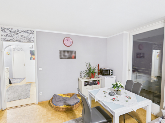 „Planegg: Moderne Wohnung mit Balkon und vielseitigem Wohnkonzept“, 82152 Planegg, Etagenwohnung