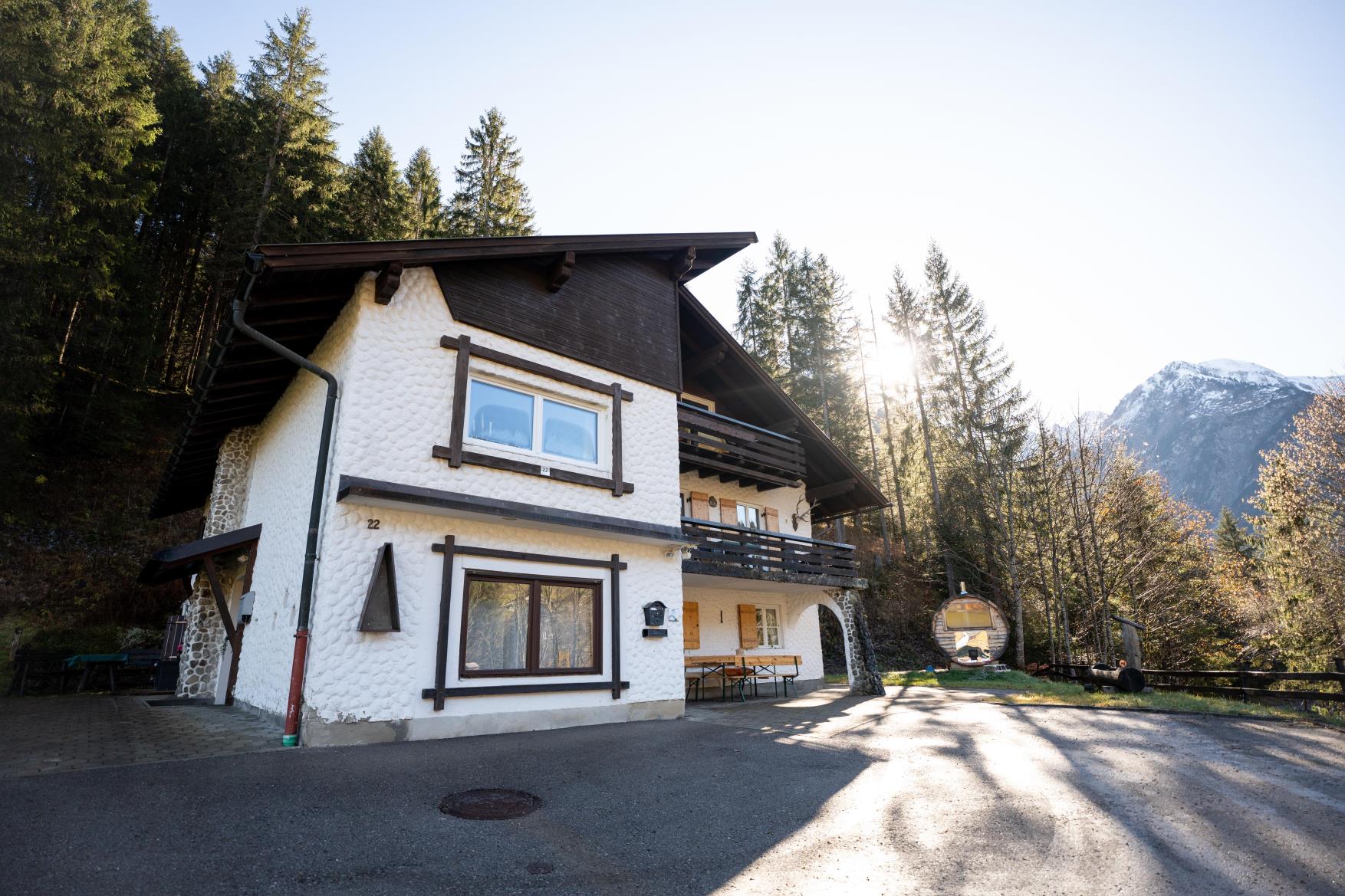 Voll ausgestattetes Ferienhaus mit vier Einheiten in Premiumlage von Mittelberg, 6993 Mittelberg (Österreich), Mehrfamilienhaus