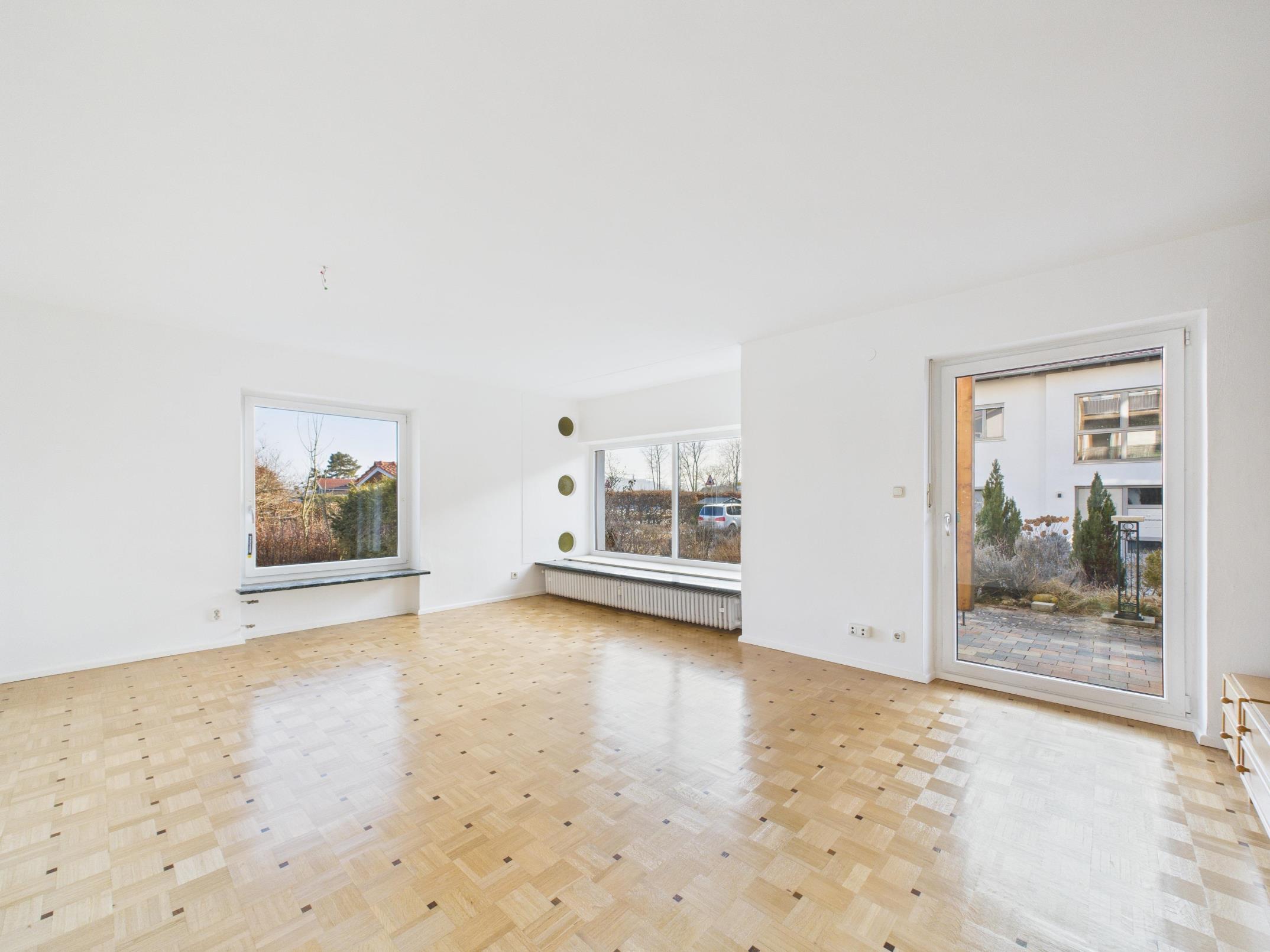 Frisch renovierte Erdgeschosswohnung mit Südwestterrasse und umliegenden Garten, 83620 Feldkirchen-Westerham, Erdgeschosswohnung