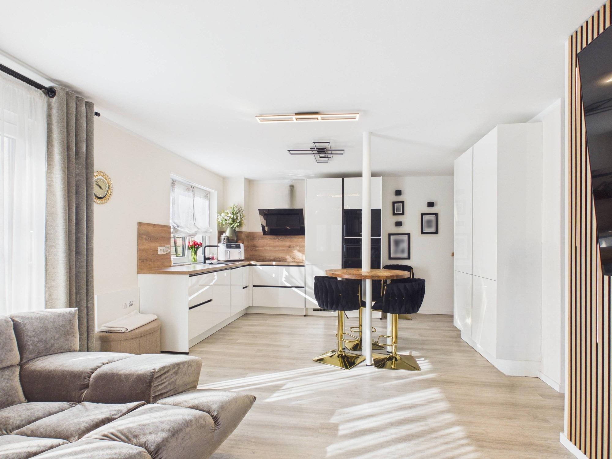 Modernes Quattrohaus mit Garten, Hobbyraum und PV-Anlage in Aubing, 81249 München, Stadthaus