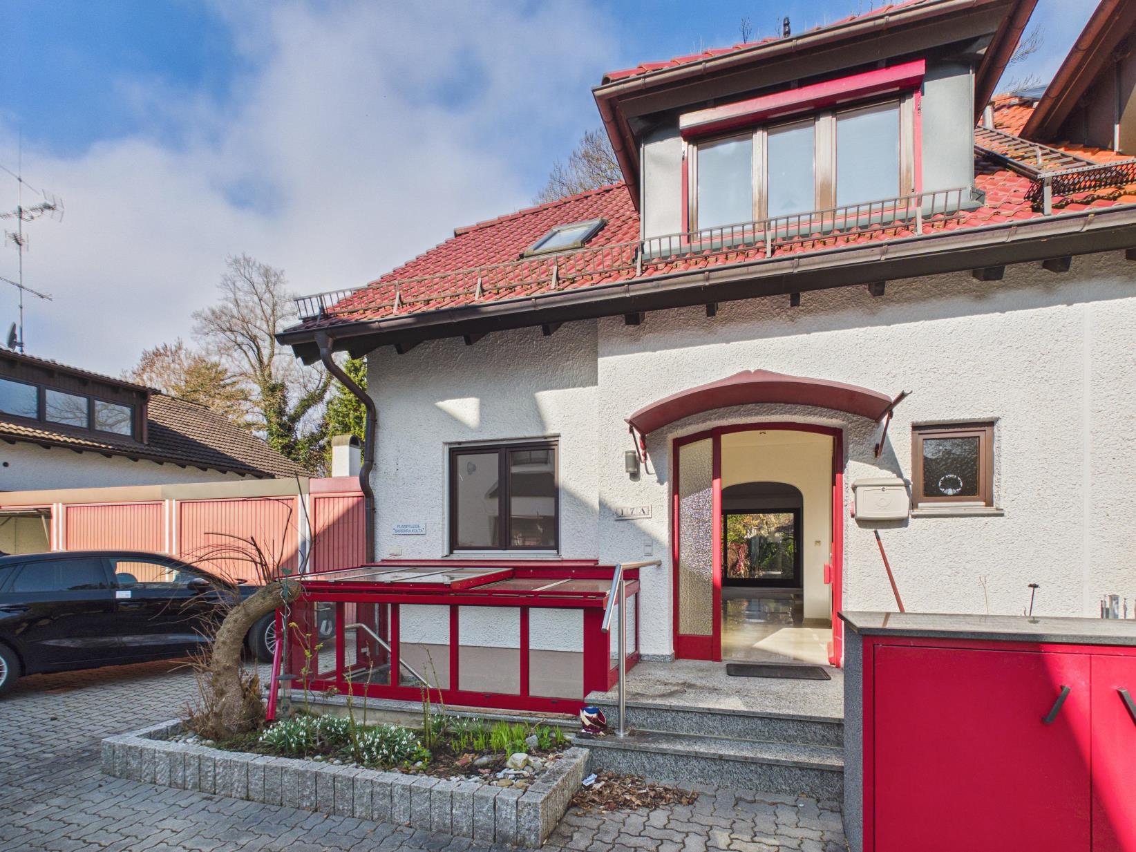 Charmante Doppelhaushälfte, Platz für die ganze Familie, in Toplage von Gröbenzell! (ELW möglich), 82194 Gröbenzell, Doppelhaushälfte