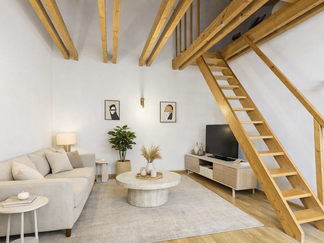 Charmante 2-Zimmer-Dachgeschosswohnung mit offenem Wohnkonzept, 81825 München, Dachgeschosswohnung