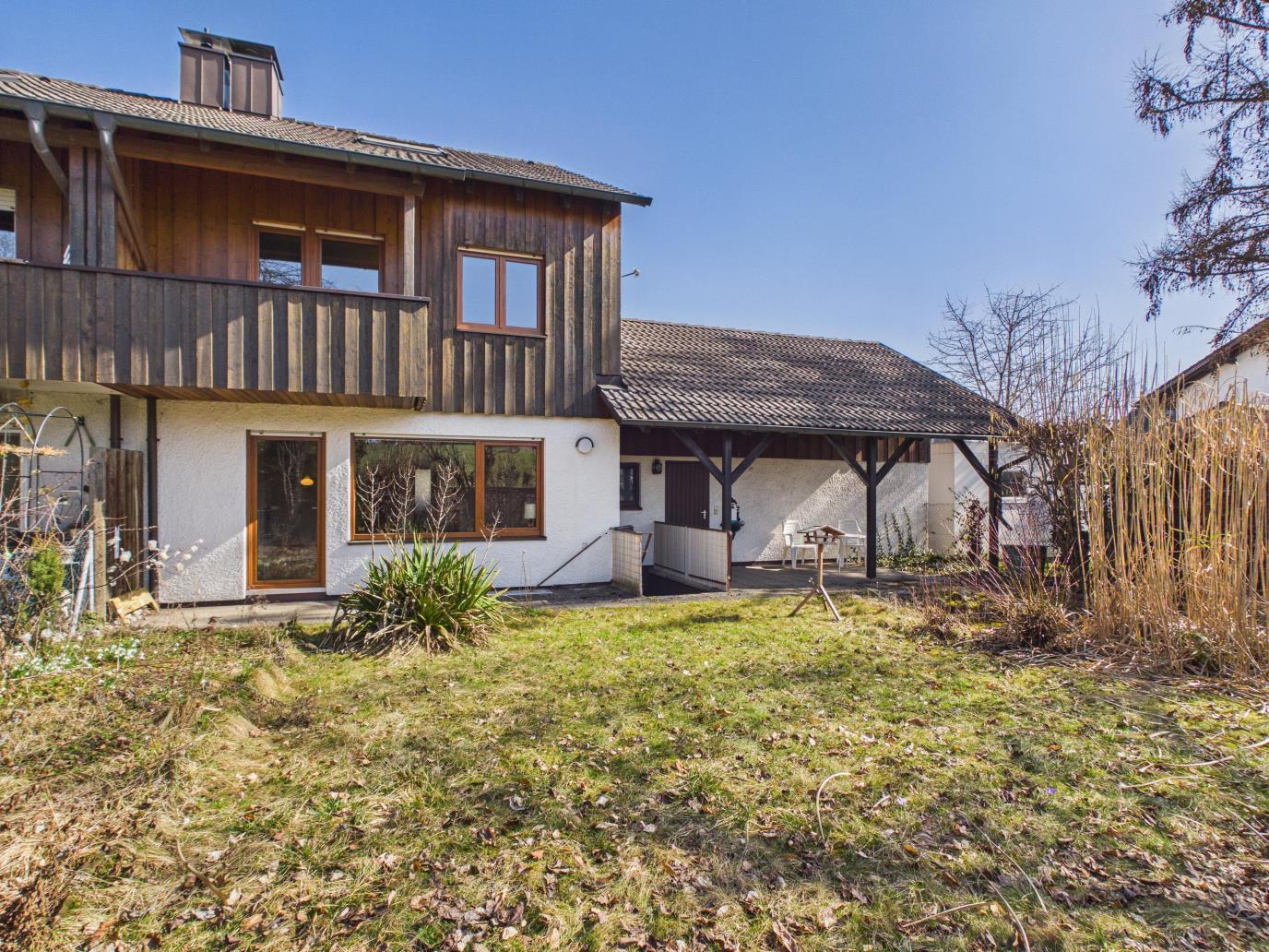 Charmantes Reihenendhaus mit großem Platzangebot, Studio im Dachgeschoss & viel Potential, 85567 Grafing, Reihenendhaus