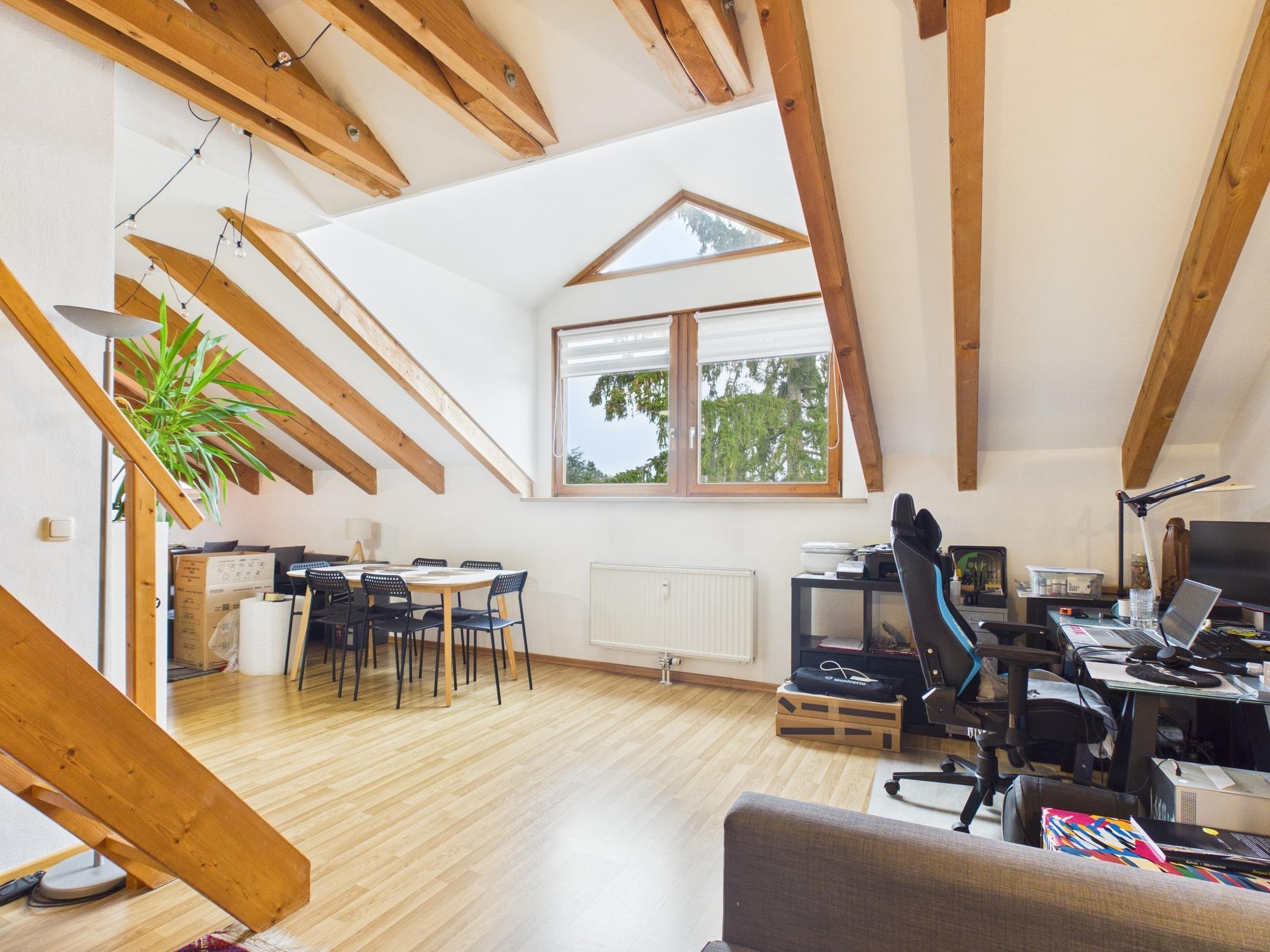 Charmante 2-Zimmer-Dachgeschosswohnung mit offenem Wohnkonzept, 81825 München, Dachgeschosswohnung