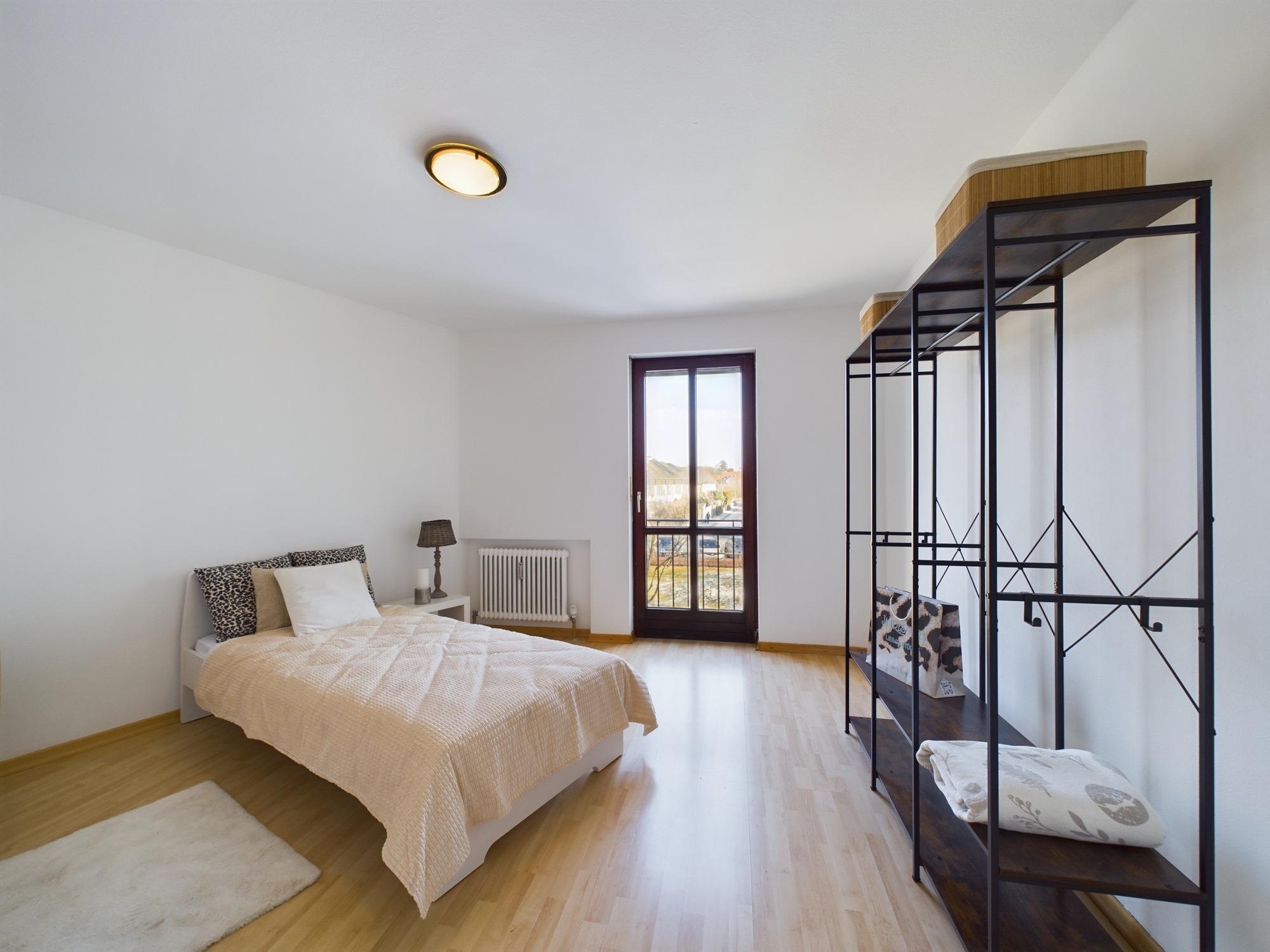 Attraktive 3-Zimmer-Wohnung mit Süd-West-Balkon in begehrter Lage, 85551 Kirchheim, Etagenwohnung