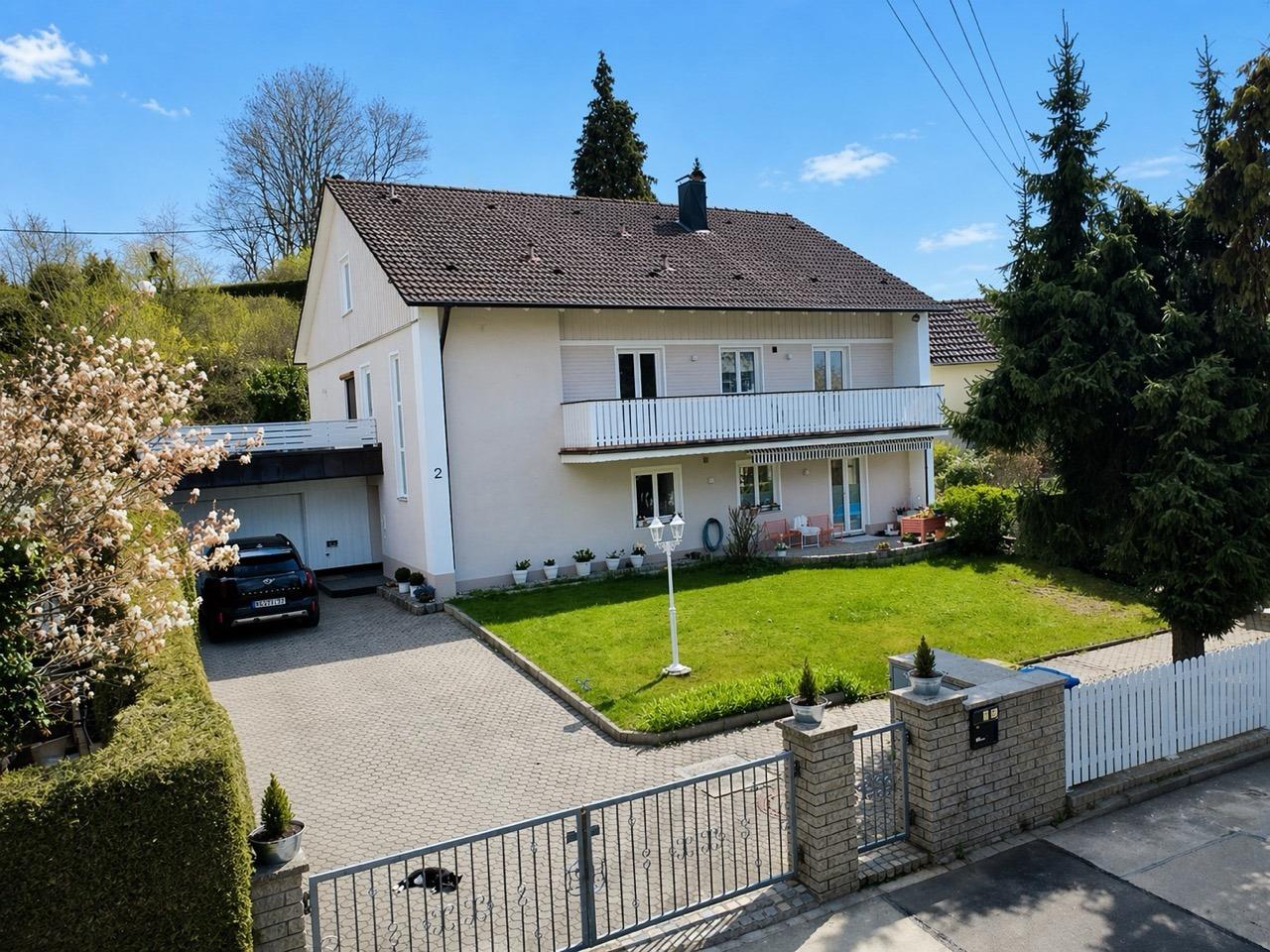 Wohnen & Arbeiten ideal kombiniert – Haus mit separaten Einheiten & viel Privatsphäre, 86447 Aindling, Einfamilienhaus